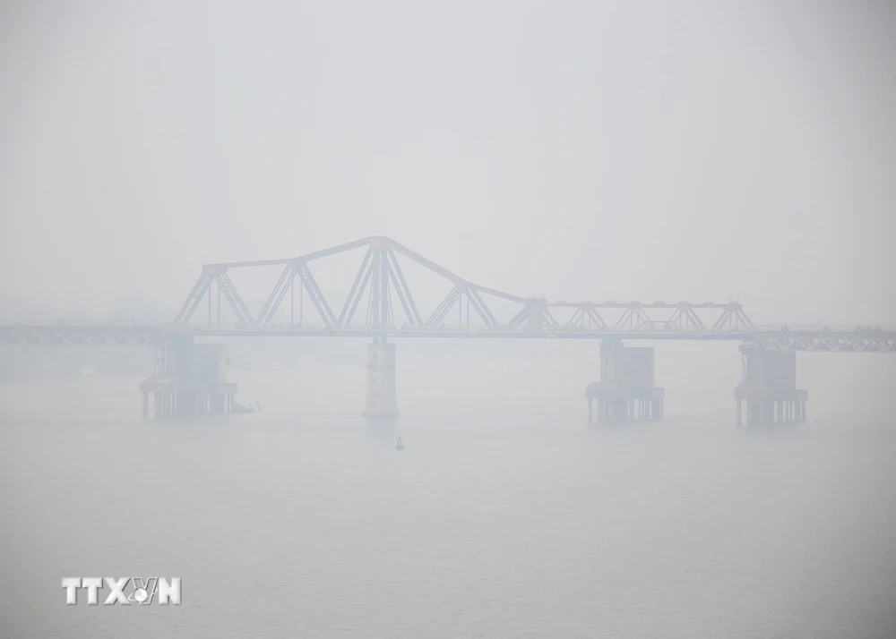 Thủ đô Hà Nội nhiều mây, có mưa vài nơi, sáng sớm có sương mù và sương mù nhẹ. (Ảnh: Tuấn Đức/TTXVN)