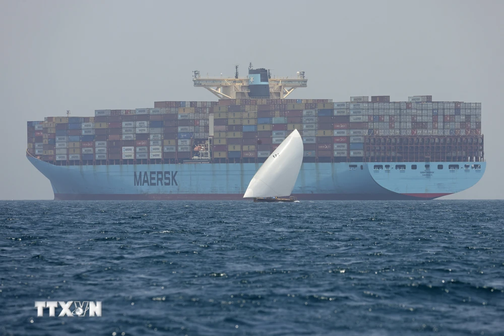 Tàu chở hàng hóa của hãng vận tải Maersk trên Biển Đỏ. (Ảnh: AFP/TTXVN)