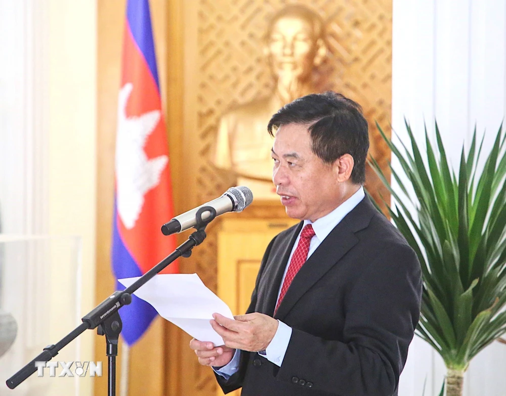Đại sứ Nguyễn Huy Tăng, Bí thư Đảng ủy tại Campuchia, phát biểu tại lễ kỷ niệm. (Ảnh: Quang Anh/TTXVN)