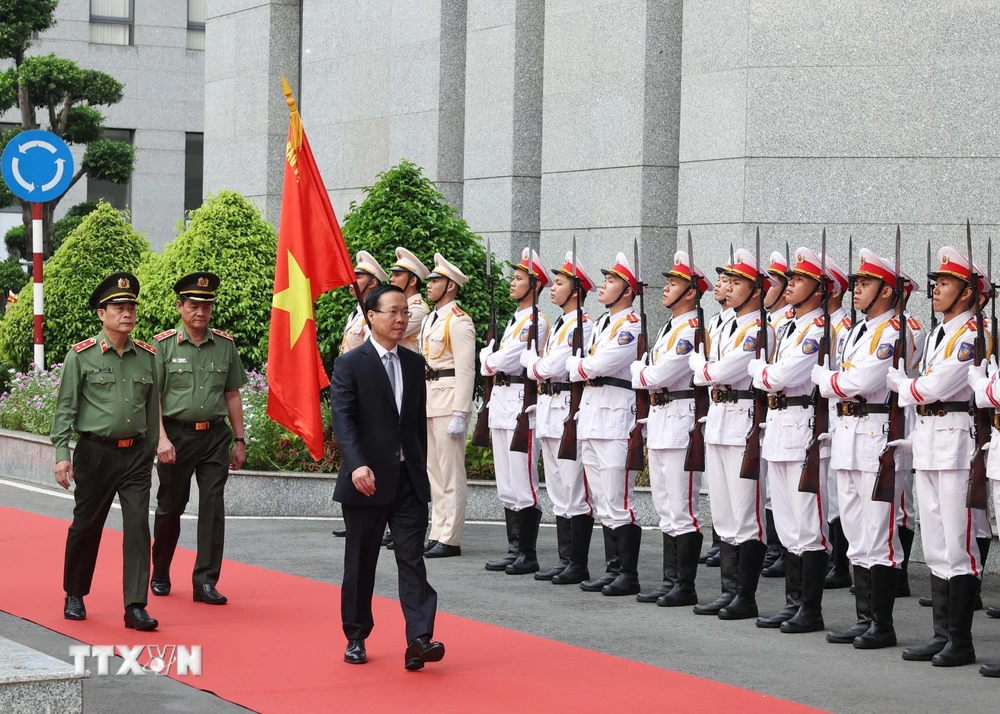 Chủ tịch nước Võ Văn Thưởng đến thăm, chúc Tết Công an Thành phố Hồ Chí Minh. (Ảnh: Thống Nhất/TTXVN)