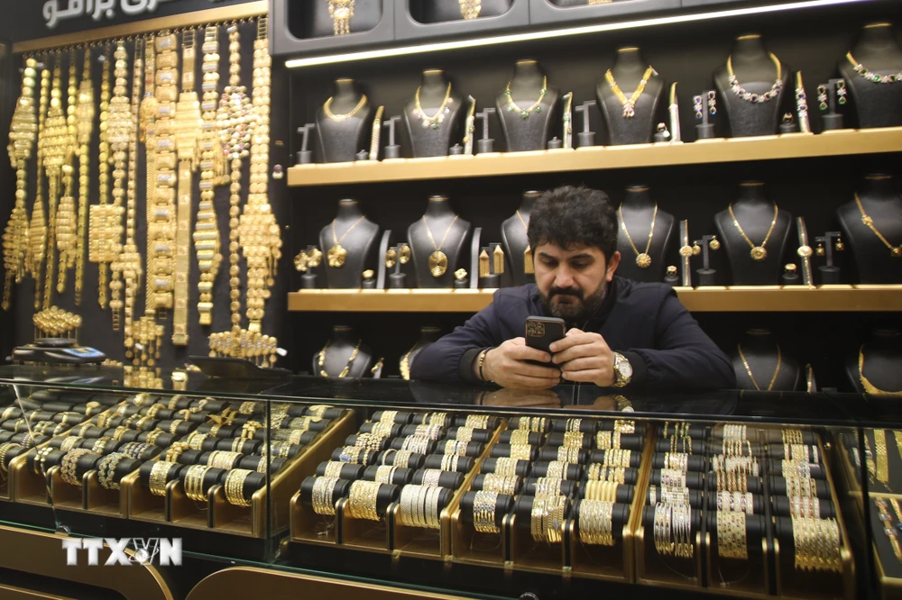 Vàng trang sức được bày bán tại tiệm kim hoàn ở Erbil, Iraq. (Ảnh: THX/TTXVN)