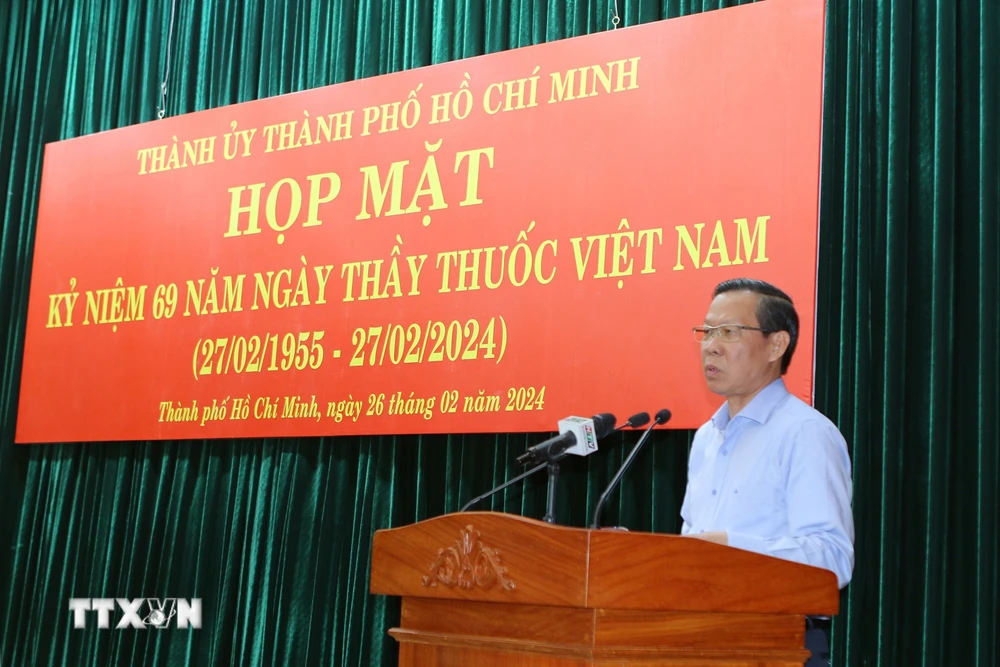 Chủ tịch UBND Thành phố Hồ Chí Minh Phan Văn Mãi phát biểu tại tại buổi họp mặt. (Ảnh: Thanh Vũ/TTXVN)