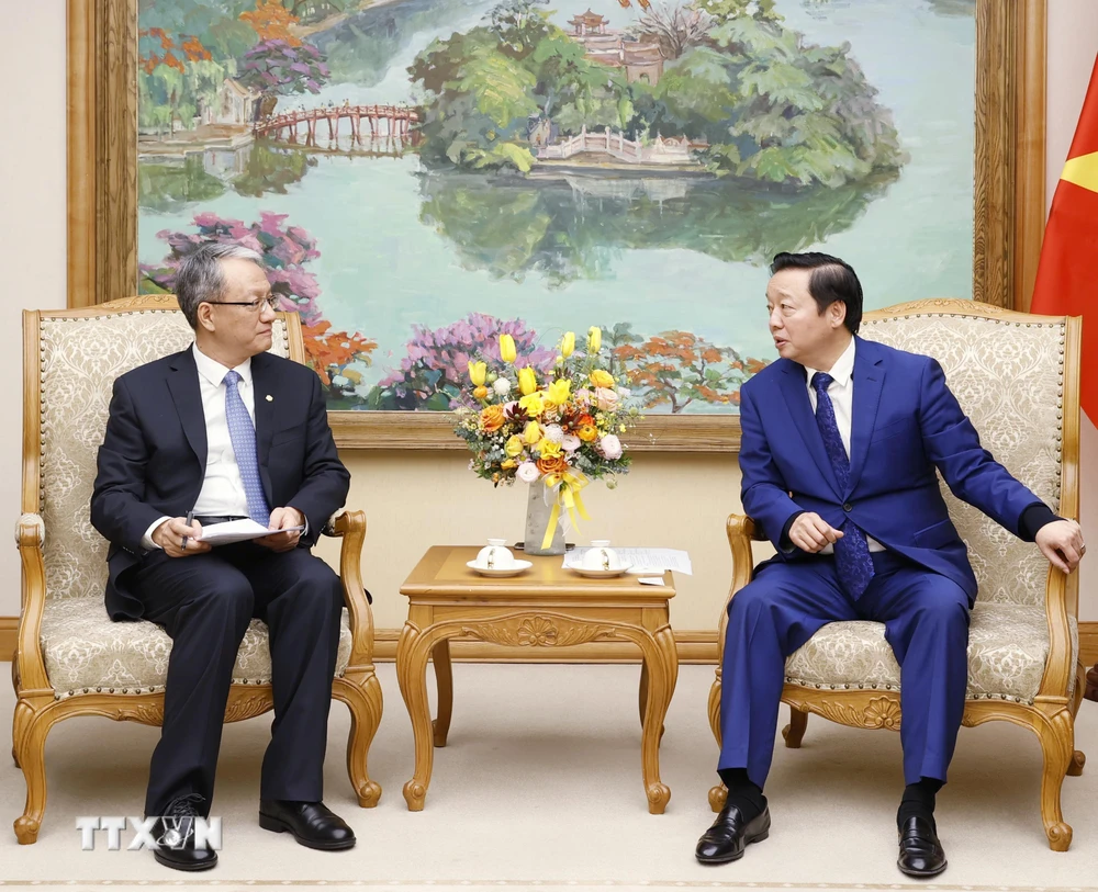 Phó Thủ tướng Trần Hồng Hà tiếp Tổng Giám đốc Tập đoàn Xây dựng Điện lực Trung Quốc Vương Bân. (Ảnh: Văn Điệp/TTXVN)