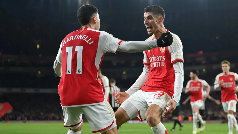 Arsenal leo lên ngôi đầu bảng Premier League. (Nguồn: Getty Images)