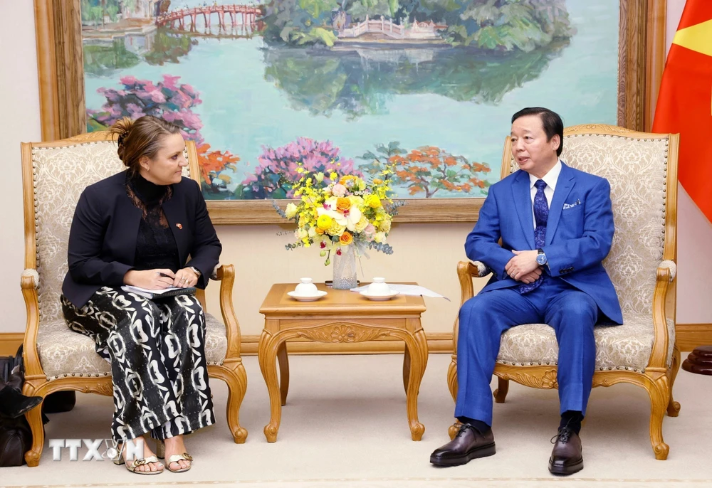 Phó Thủ tướng Trần Hồng Hà tiếp bà Mette Ekeroth, Đại biện lâm thời Đại sứ quán Đan Mạch tại Việt Nam. (Ảnh: Văn Điệp/TTXVN)