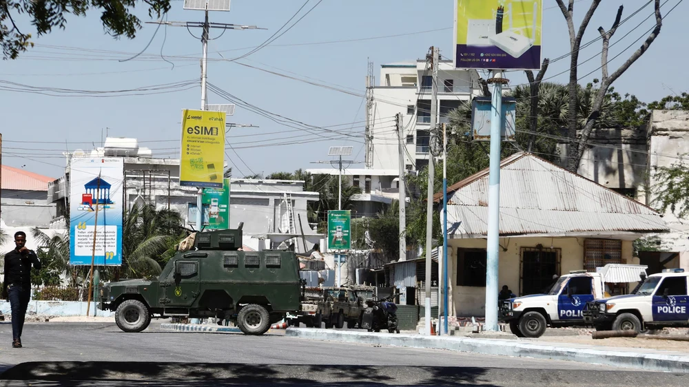 Lực lượng an ninh Somalia tại hiện trường vụ tấn công. (Nguồn: Reuters)