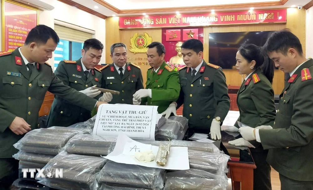 Cơ quan An ninh Điều tra Công an tỉnh Thanh Hóa đã thu giữ toàn bộ số tang vật liên quan đến vụ án. (Ảnh: TTXVN phát)