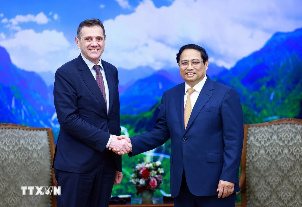 Thủ tướng Phạm Minh Chính tiếp Đại sứ Cộng hòa Bulgaria tại Việt Nam Pavlin Todorov. (Ảnh: Dương Giang/TTXVN)