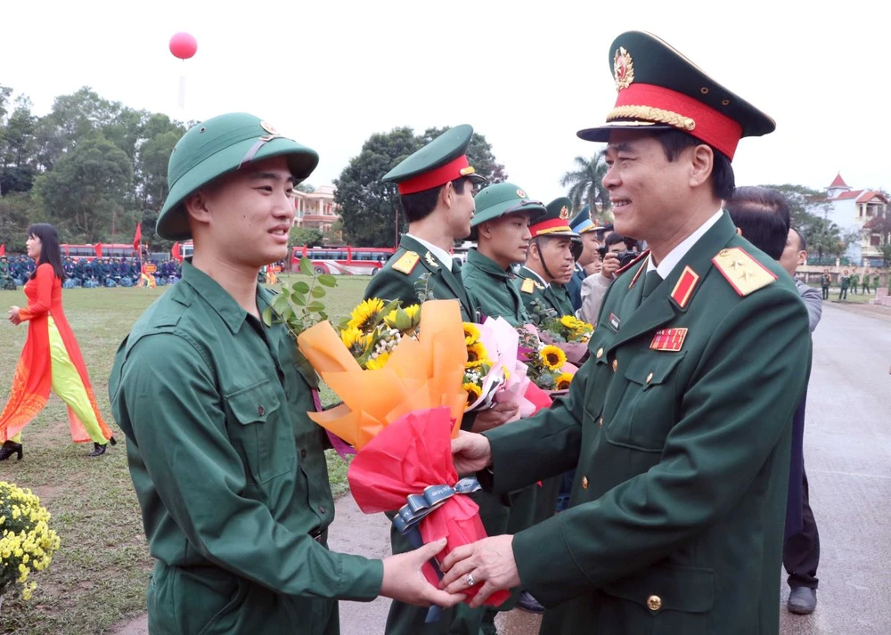 Thủ tướng quyết định kéo dài thời gian giữ chức vụ Chính ủy Quân khu 3 đến hết tuổi phục vụ tại ngũ đối với Trung tướng Nguyễn Quang Cường. (Ảnh; Hoàng Ngọc/TTXVN)