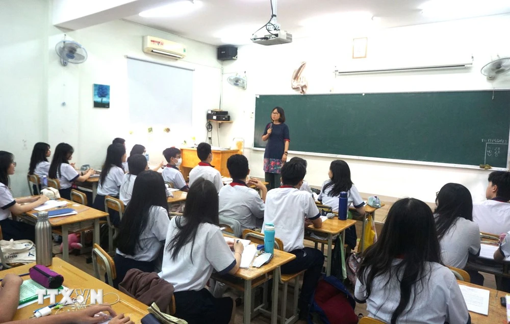 Tư vấn đăng ký nguyện vọng tuyển sinh 10 là một nội dung quan trọng trong các buổi sinh hoạt lớp 9 Trường THCS Huỳnh Khương Ninh (quận 1). (Ảnh: Thu Hoài/TTXVN)