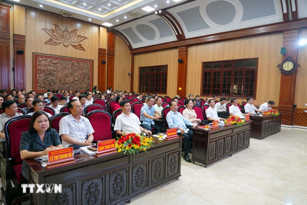 Các đại biểu dự hội nghị tại điểm cầu Hội trường UBND tỉnh Hà Nam. (Ảnh: Thanh Tuấn/TTXVN)
