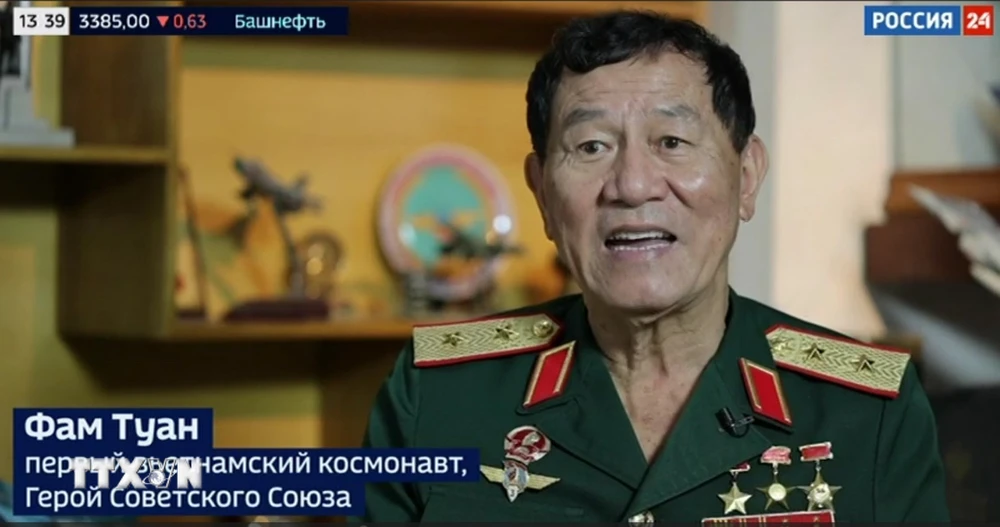Anh hùng Lực lượng vũ trang nhân dân, Trung tướng Phạm Tuân trả lời phỏng vấn Kênh truyền hình Russia-24 của Nga. (Ảnh chụp màn hình)