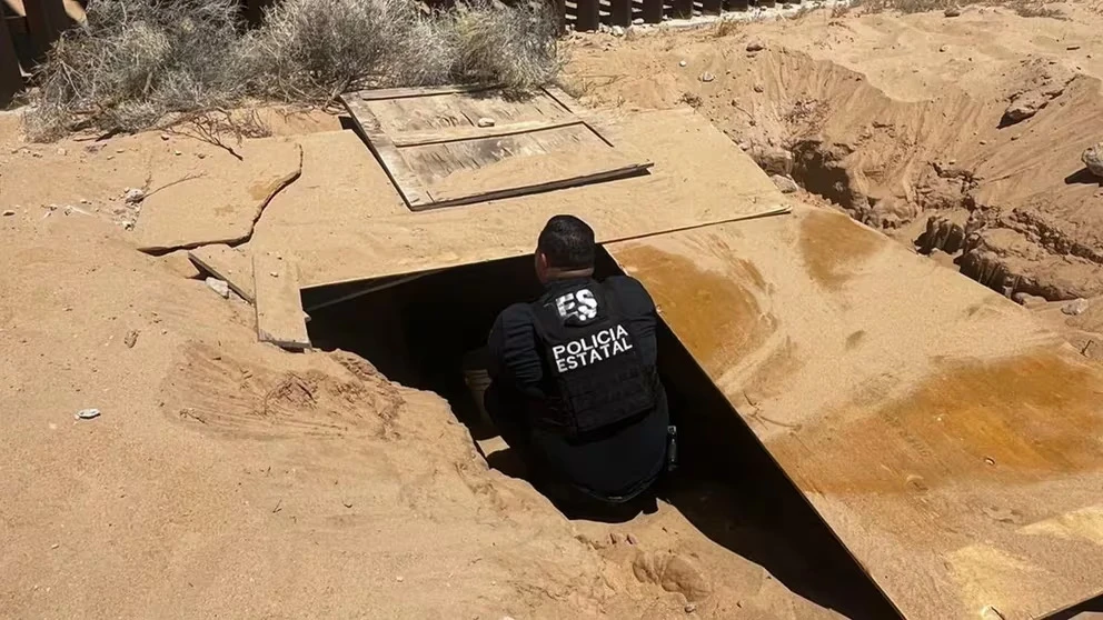 Đường hầm được đào thủ công dưới bức tường biên giới giữa bang Sonora của Mexico và bang Arizona của Mỹ. (Nguồn: FGR)