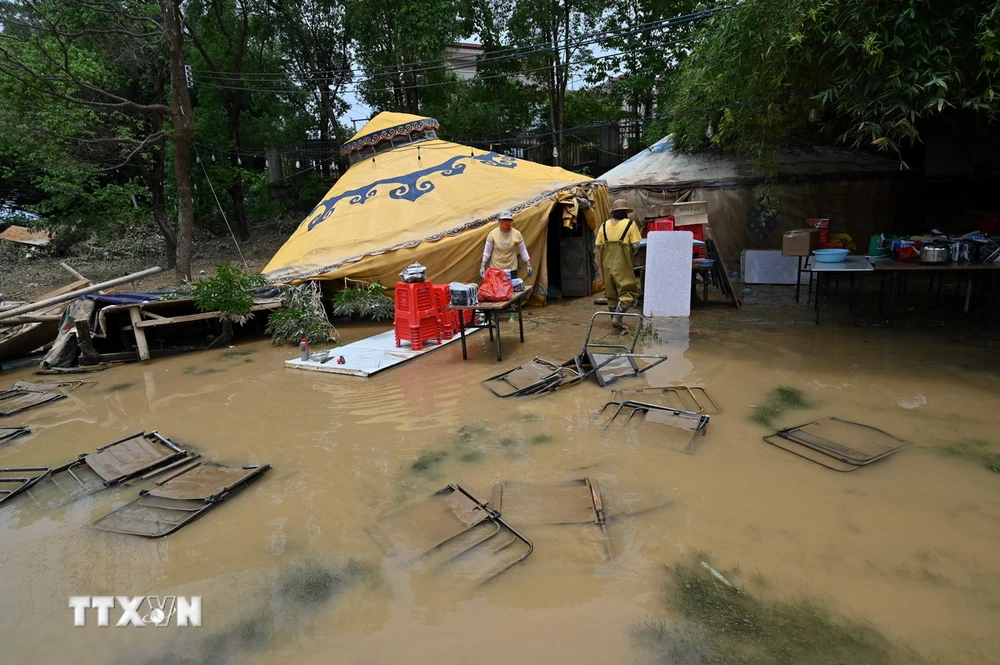 Cảnh ngập lụt sau những trận mưa lớn tại Thanh Viễn, tỉnh Quảng Đông, Trung Quốc. (Ảnh: AFP/TTXVN)