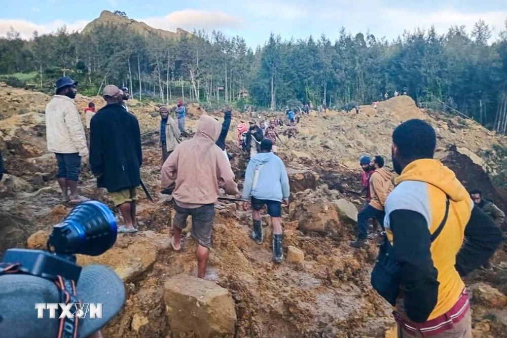 Hiện trường vụ lở đất tại Maip Mulitaka, tỉnh Enga, Papua New Guinea ngày 24/5. (Ảnh: AFP/TTXVN)