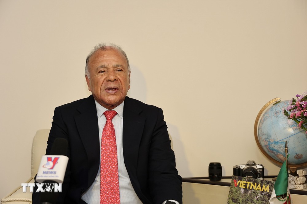 Tổng Bí thư Đảng Lao động Mexico (PT) Alberto Anaya Gutiérrez trả lời phóng vấn của phóng viên CQTT TTXVN tại Mexico. (Ảnh: Phi Hùng/TTXVN)