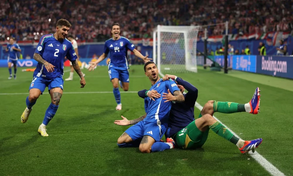 Kết quả EURO 2024 hôm nay 25/6: Italy vào vòng 1/8 nhờ bàn thắng phút 90+8- Ảnh 1.