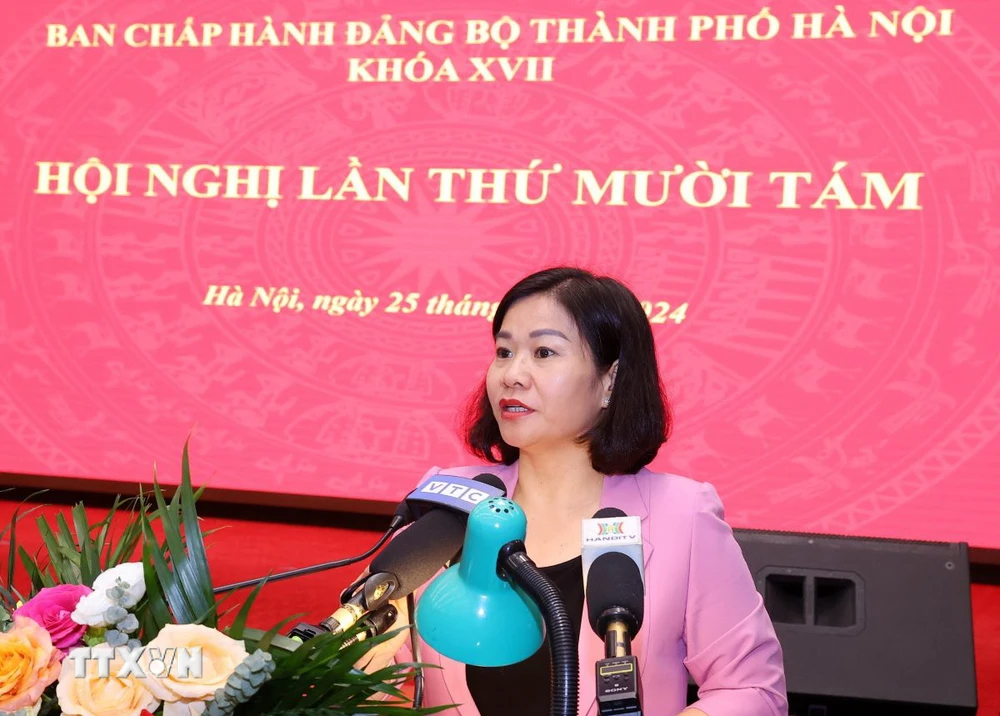 Phó Bí thư Thường trực Thành ủy hà Nội Nguyễn Thị Tuyến phát biểu khai mạc hội nghị. (Ảnh: Văn Điệp/TTXVN)