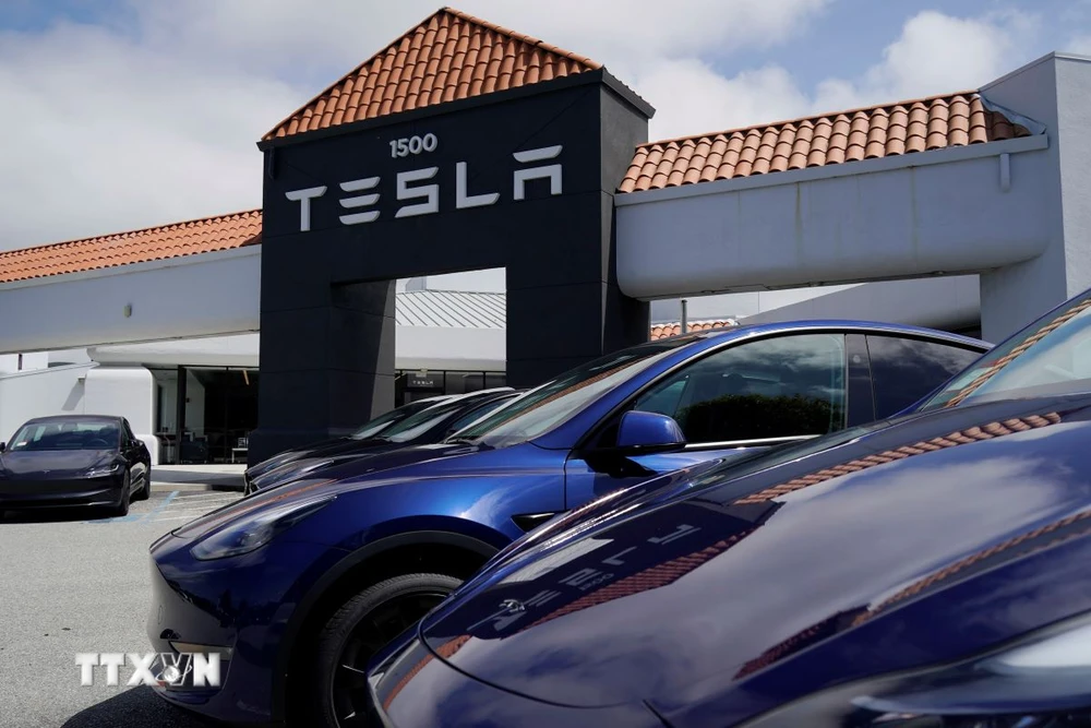 Một cửa hàng của Tesla tại San Mateo, California, Mỹ, ngày 15/4/2024. (Ảnh: THX/TTXVN)