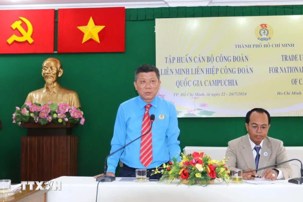 Ông Trần Đoàn Trung, Phó Chủ tịch Thường trực Liên đoàn Lao động Thành phố Hồ Chí Minh phát biểu tại Hội nghị. (Ảnh: Thanh Vũ/TTXVN)