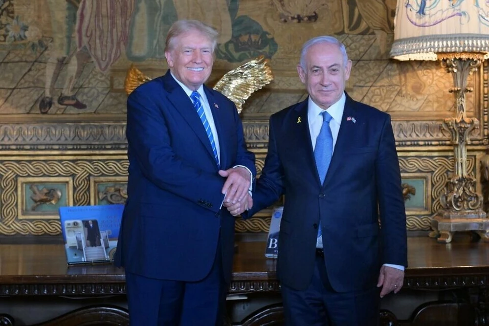 Ông Donald Trump tiếp đón Thủ tướng Benjamin Netanyahu tại khu nghỉ dưỡng Mar-a-Lago, ngày 26/7/2024. (Nguồn: Times of Israel)