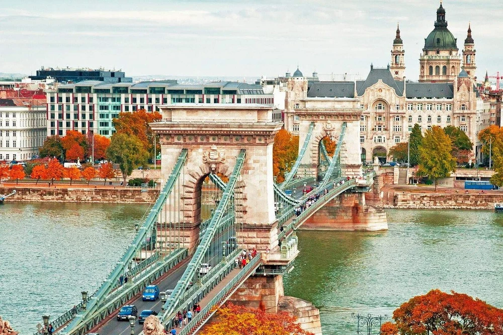 Thủ đô Budapest của Hungary nổi tiếng với kiến trúc cổ điển, thu hút khoảng 12 triệu du khách quốc tế mỗi năm.