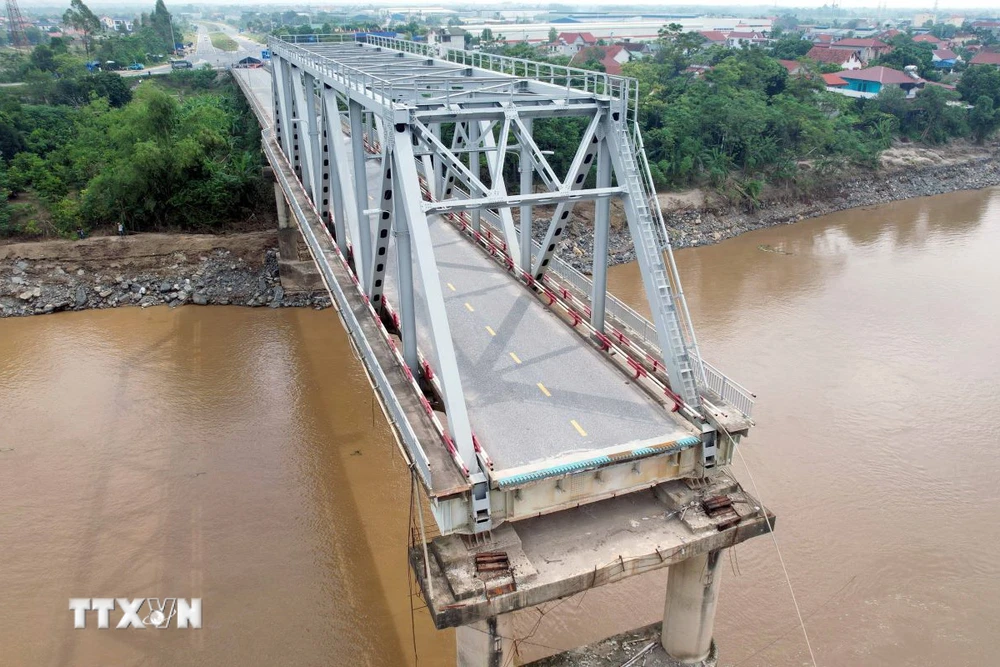 Phú Thọ: Lên phương án phá dỡ các nhịp, trụ còn lại của cầu Phong Châu- Ảnh 1.