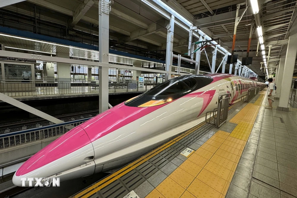 Shinkansen - Niềm tự hào của người dân Nhật Bản. (Ảnh: Phạm Tuân/TTXVN)