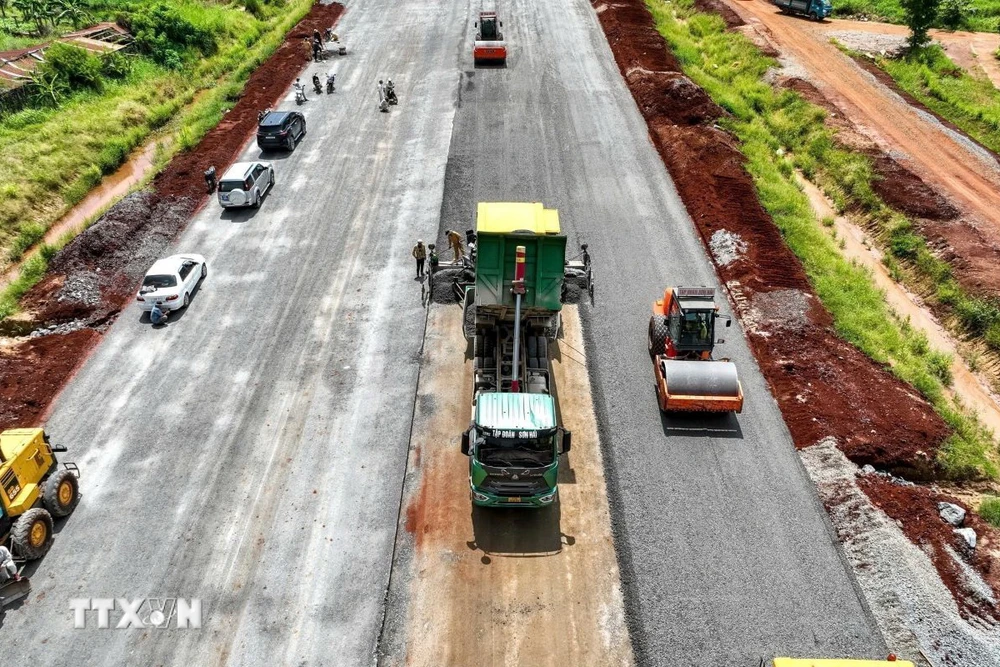 Dự án thành phần 3 cao tốc Biên Hòa-Vũng Tàu đoạn qua Bà Rịa-Vũng Tàu dự kiến sẽ thông xe kỹ thuật trước ngày 30/4/2025. (Ảnh: Hoàng Nhị/TTXVN)