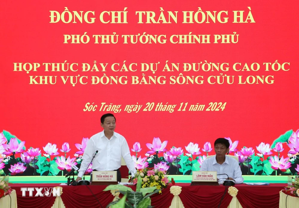 Phó Thủ tướng Trần Hồng Hà phát biểu tại buổi làm việc. (Ảnh: Trung Hiếu/TTXVN)