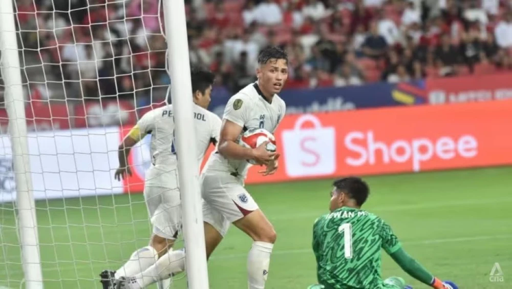 Thái Lan ngược dòng hạ Singapore để sớm vào bán kết AFF Cup 2024. (Nguồn: CNA)