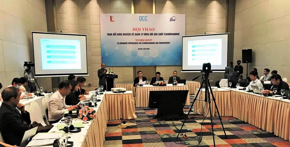 Hội thảo “Trao đổi kinh nghiệm quản lý khí fluorocarbon" diễn ra sáng 28/4, tại Hà Nội. (Ảnh: PV/Vietnam+)