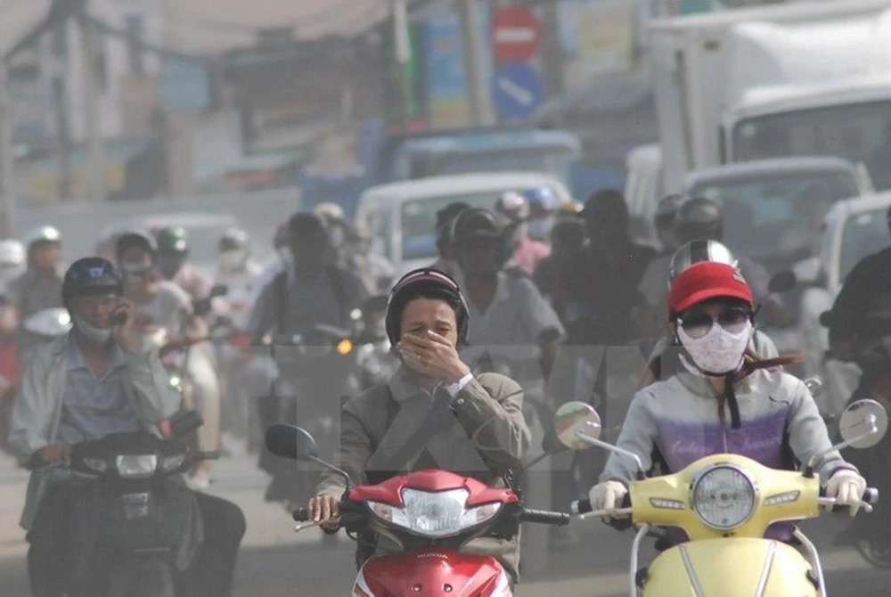 Hoạt động giao thông vận tải là một nguồn gây ô nhiễm không khí chính tại các thành phố lớn. (Nguồn: TTXVN)