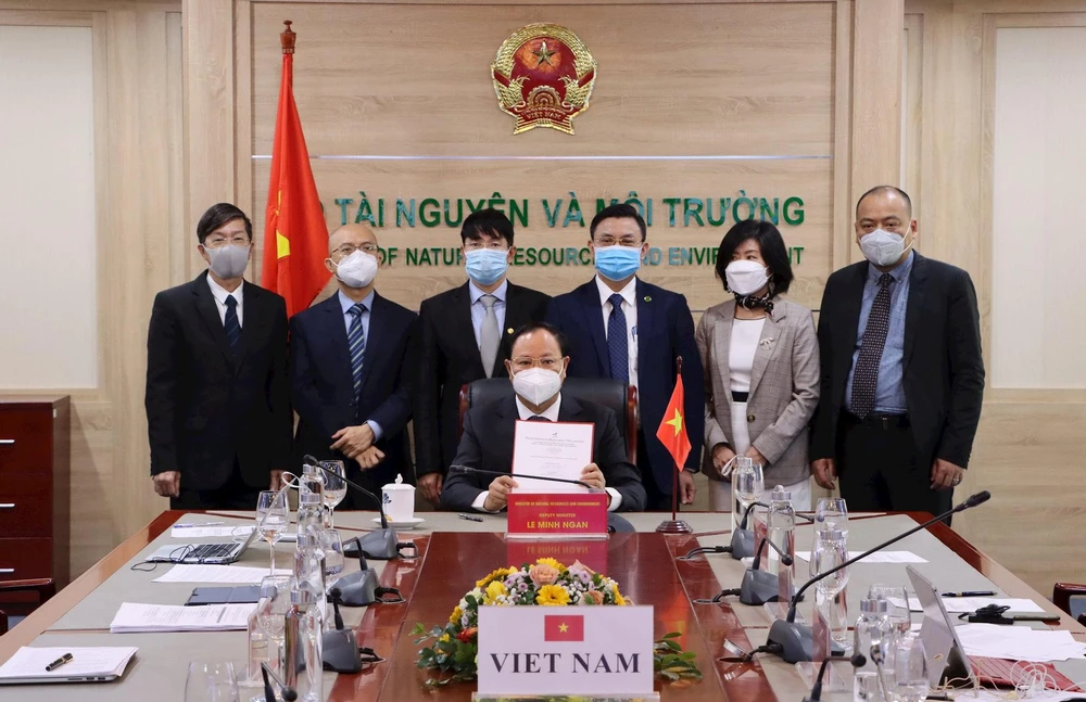 Đoàn Việt Nam thông qua tuyên bố chung cấp Bộ trưởng.