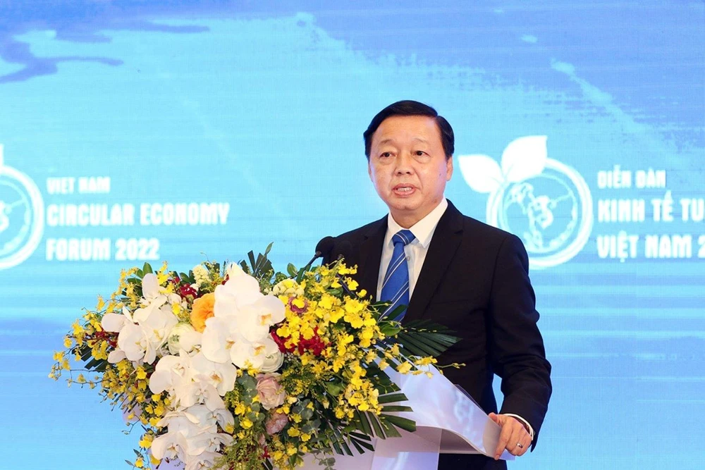 Bộ trưởng Bộ Tài nguyên và Môi trường Trần Hồng Hà phát biểu tại diễn đàn. (Ảnh: PV/Vietnam+)