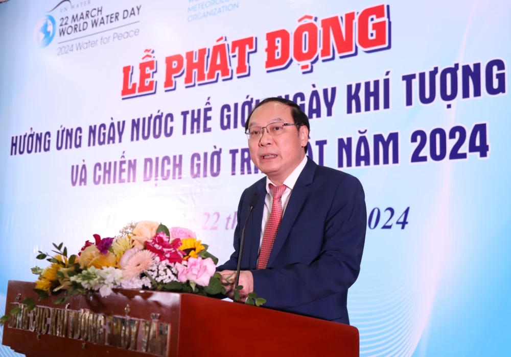 Thứ trưởng Lê Công Thành phát biểu tại Lễ phát động hưởng ứng Ngày Nước thế giới (22/3), Ngày Khí tượng thế giới (23/3) và Chiến dịch Giờ Trái đất năm 2024. (Ảnh: Thanh Thảo/Vietnam+)