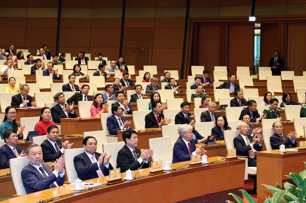 Các đồng chí lãnh đạo, nguyên lãnh đạo Đảng, Nhà nước và đại biểu tại lễ phiên bế mạc Kỳ họp thứ 7, Quốc hội Khóa XV. (Ảnh: Thống Nhất/TTXVN)
