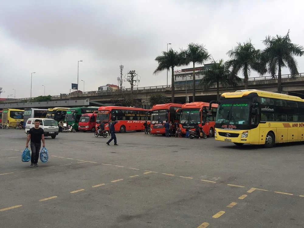 Các bến xe Hà Nội đều lên kế hoạch tăng cường phương tiện để vận chuyển hành khách trong dịp nghỉ lễ sắp tới. (Ảnh: Việt Hùng/Vietnam+)