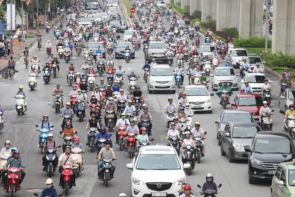 Từ năm 1990-2018, xe máy ở Việt Nam tăng khoảng 48 lần gây áp lực lên hạ tầng giao thông. (Ảnh: Việt Hùng/Vietnam+)