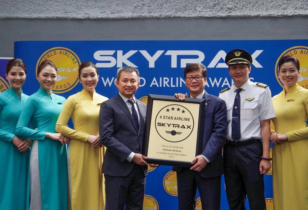 Vietnam Airlines nhận chứng chỉ Hãng hàng không quốc tế 4 sao năm thứ tư liên tiếp từ Skytrax. (Ảnh: Anh Tuấn)