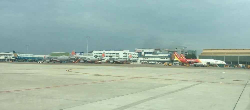 Máy bay của các hãng hàng không tại sân bay Tân Sơn Nhất (Ảnh: Việt Hùng/Vietnam+)