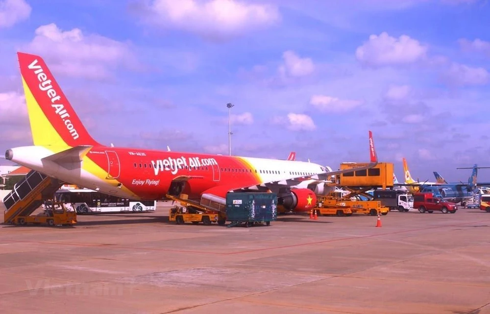 Máy bay của hãng hàng không Vietjet Air đỗ tại sân bay Tân Sơn Nhất. (Ảnh: Việt Hùng/Vietnam+)