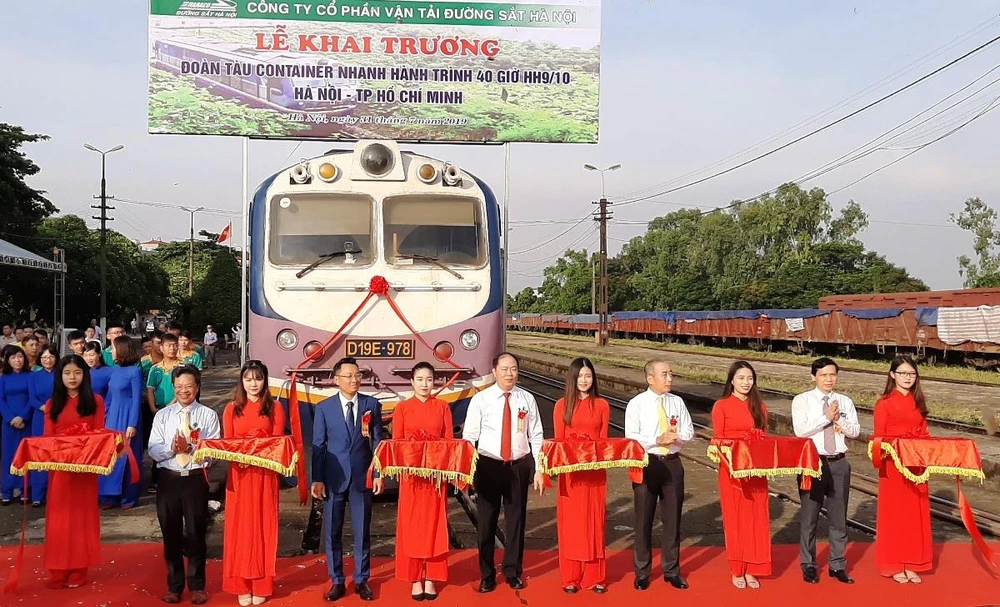 Ngành đường sắt có thêm đoàn tàu container nhanh hành trình 40 tiếng. (Ảnh: Việt Hùng/Vietnam+)