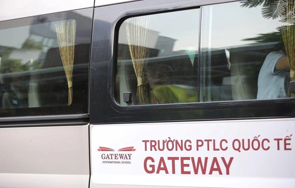 Xe đưa đón học sinh của Trường Tiểu học Gateway. (Ảnh: Minh Sơn/Vietnam+)