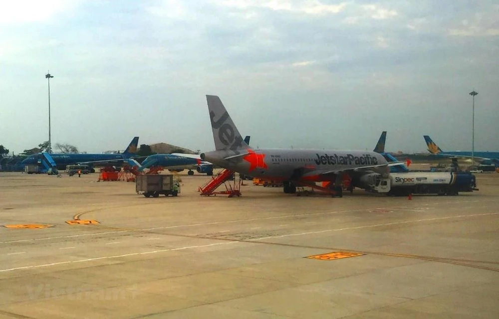 Máy bay của hai hãng hàng không Jetstar Pacific-Vietnam Airlines. (Ảnh: Việt Hùng/Vietnam+)