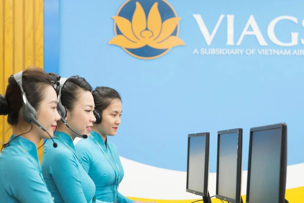 Vietnam Airlines triển khai dịch vụ làm thủ tục chuyến bay qua điện thoại tại Hà Nội. (Ảnh: CTV/Vietnam+)