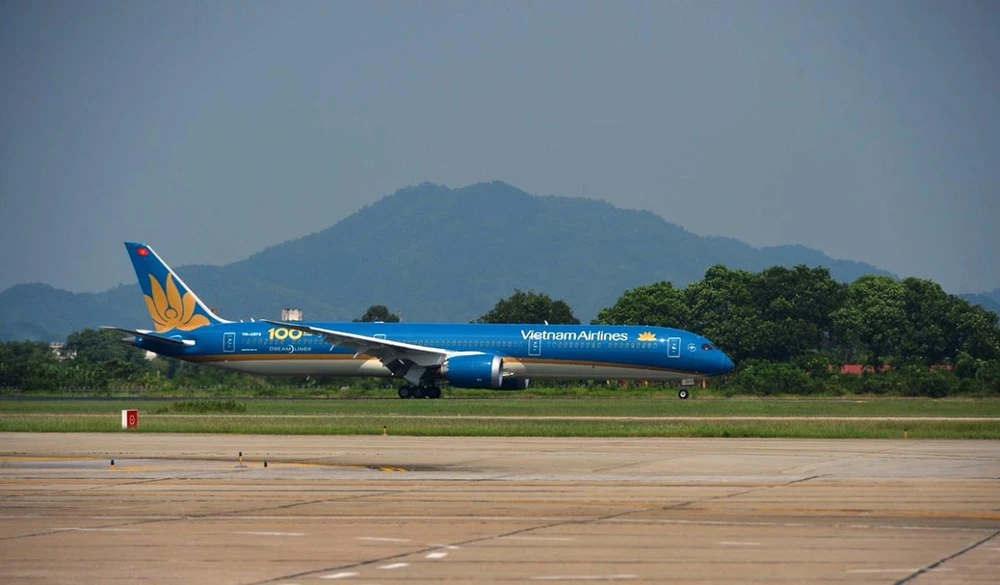 Chiếc máy bay Boeing 787-10, cũng là chiếc tàu bay thứ 100 của hãng hàng không Vietnam Airlines. (Ảnh: Việt Hùng/Vietnam+)