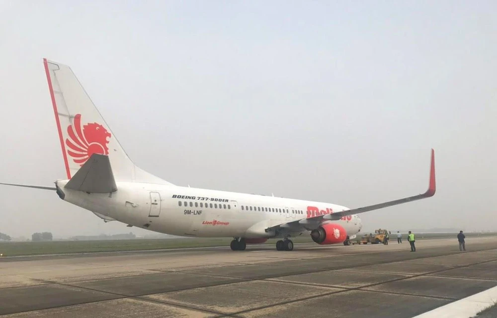 Máy bay B737-900 của hãng hàng không Malindo Air hạ cánh an toàn tại sân bay Nội Bài. (Ảnh: Cảng hàng không quốc tế Nội Bài cung cấp)