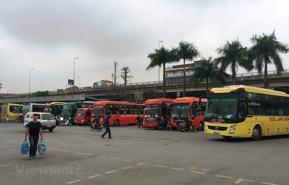Các bến xe Hà Nội đều sụt giảm hành khách nghiêm trọng trong thời gian dịch bệnh COVID. (Ảnh: Việt Hùng/Vietnam+)