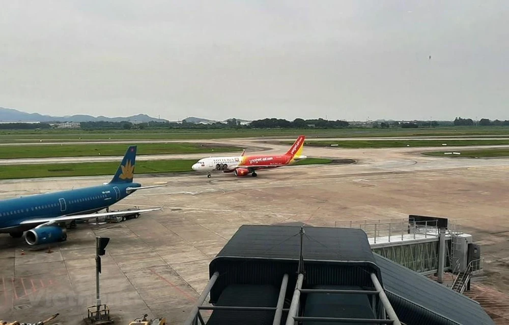Các hãng hàng không Việt đã phải cắt giảm tần suất, dừng một số đường bay do lo ngại dịch COVID-19 đang bùng phát nhanh chóng trên diện rộng. (Ảnh: Việt Hùng/Vietnam+)
